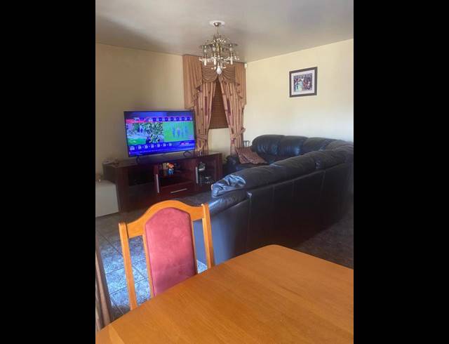 3 BEDROOM HOUSE FOR SALE IN CASTLEHILL